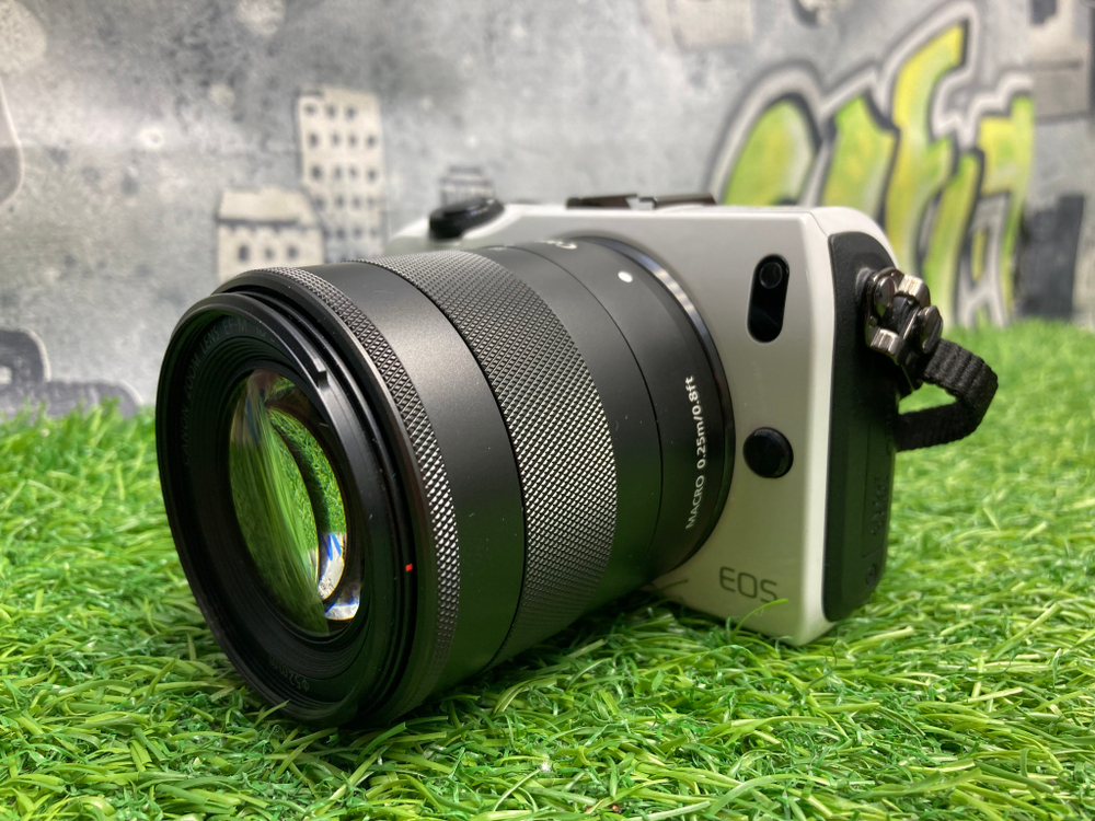 Canon EOS M Kit 18-55mm IS STM