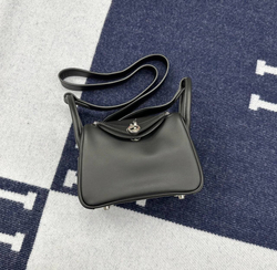 Сумка Hermes Lindy Noir Palladium Hardware
