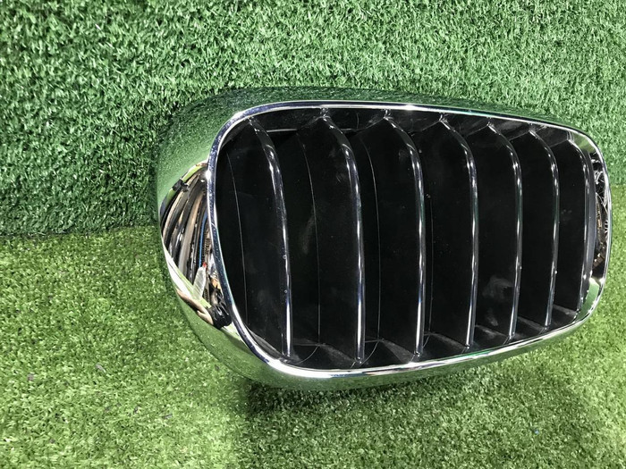 Решетка радиатора правая BMW X5 F15 X6 F16 (2013-2018)