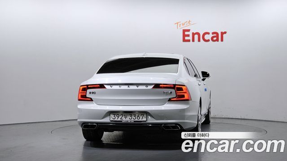 Volvo S90 T8 AWD — 2020