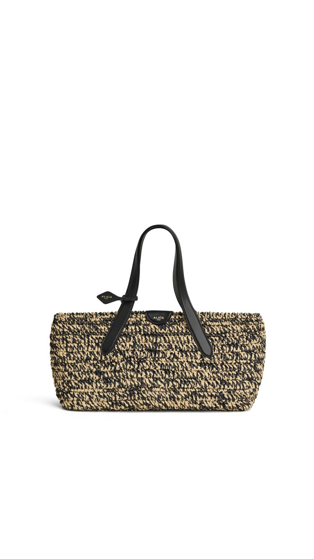 ALAÏA СУМКА LE PANIER EAST WEST СРЕДНЕГО РАЗМЕРА ИЗ РАФИИ, НАТУРАЛЬНЫЙ/ЧЕРНЫЙ