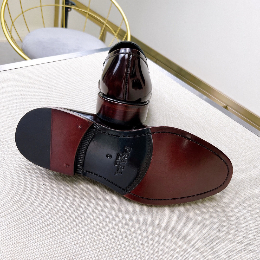 Мужские кожаные пенни-лоферы Prada — бордовые — фото 5