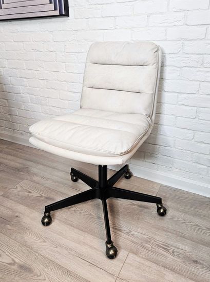 Кресло на колесиках RS235-A