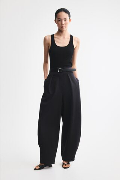 Брюки со складками и бочкообразными штанинами — свободный крой - H&M