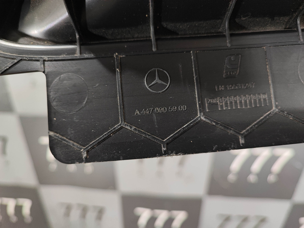 Кожух замка багажника Mercedes V-Class (W447) 14-нв Б/У Оригинал A44769059009051