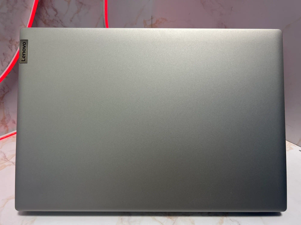 Ноутбук Lenovo IdeaPad 3 17ADA05 (81W2009ERU) 17.3"/AMD Ryzen 5 3500U/RAM 8 GB/SSD 256 GB/Radeon Vega 8/1600x900/TN/Windows 11/серый. Состояние: C1
