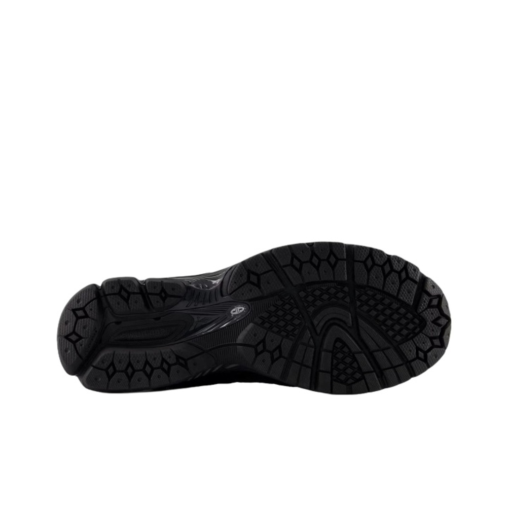 alt="Кроссовки New Balance 2002R GORE-TEX арт. U2002DXB черная расцветка вид спереди"