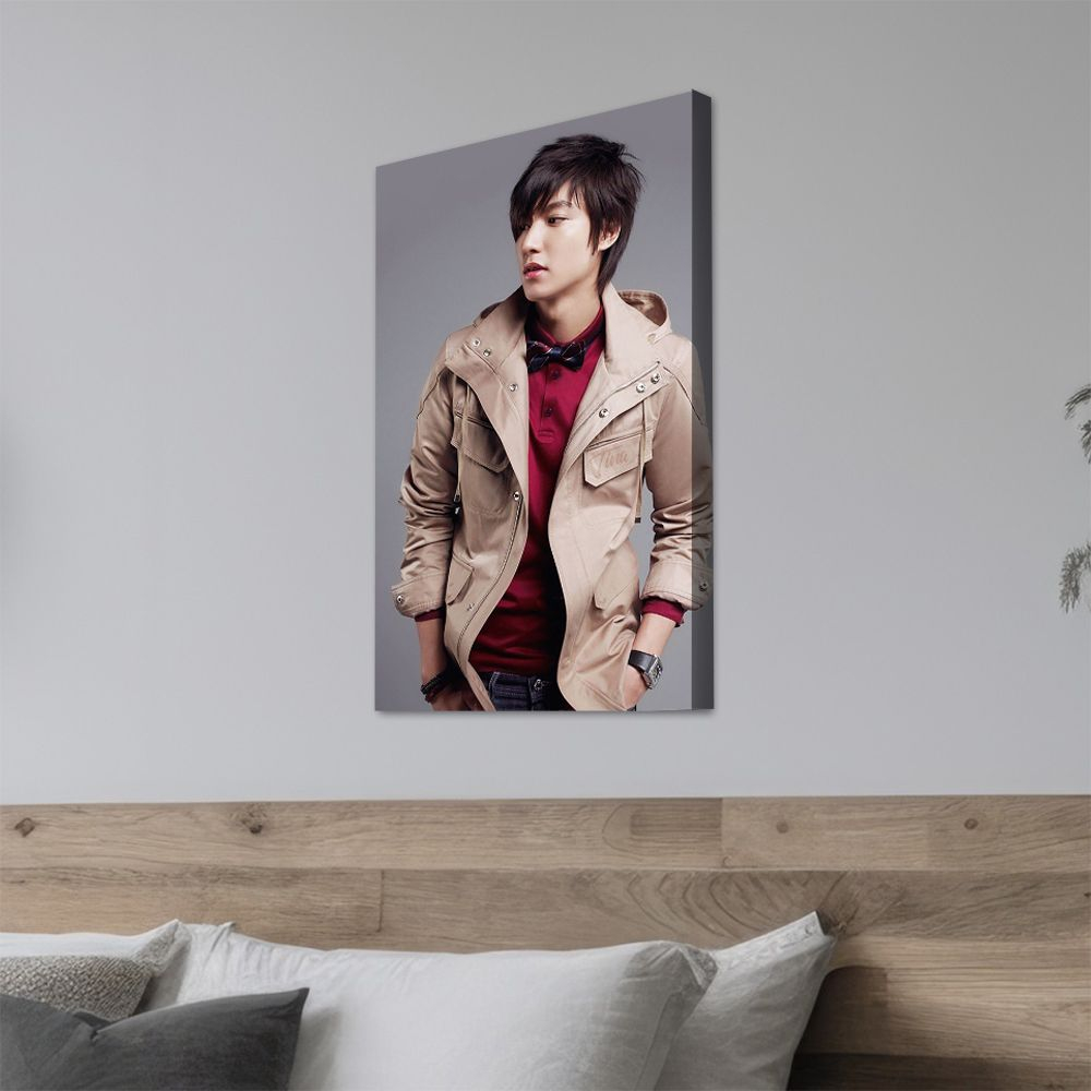 Картина на стену, интерьерная karTTina "Lee Minho", 50х70см 1шт.