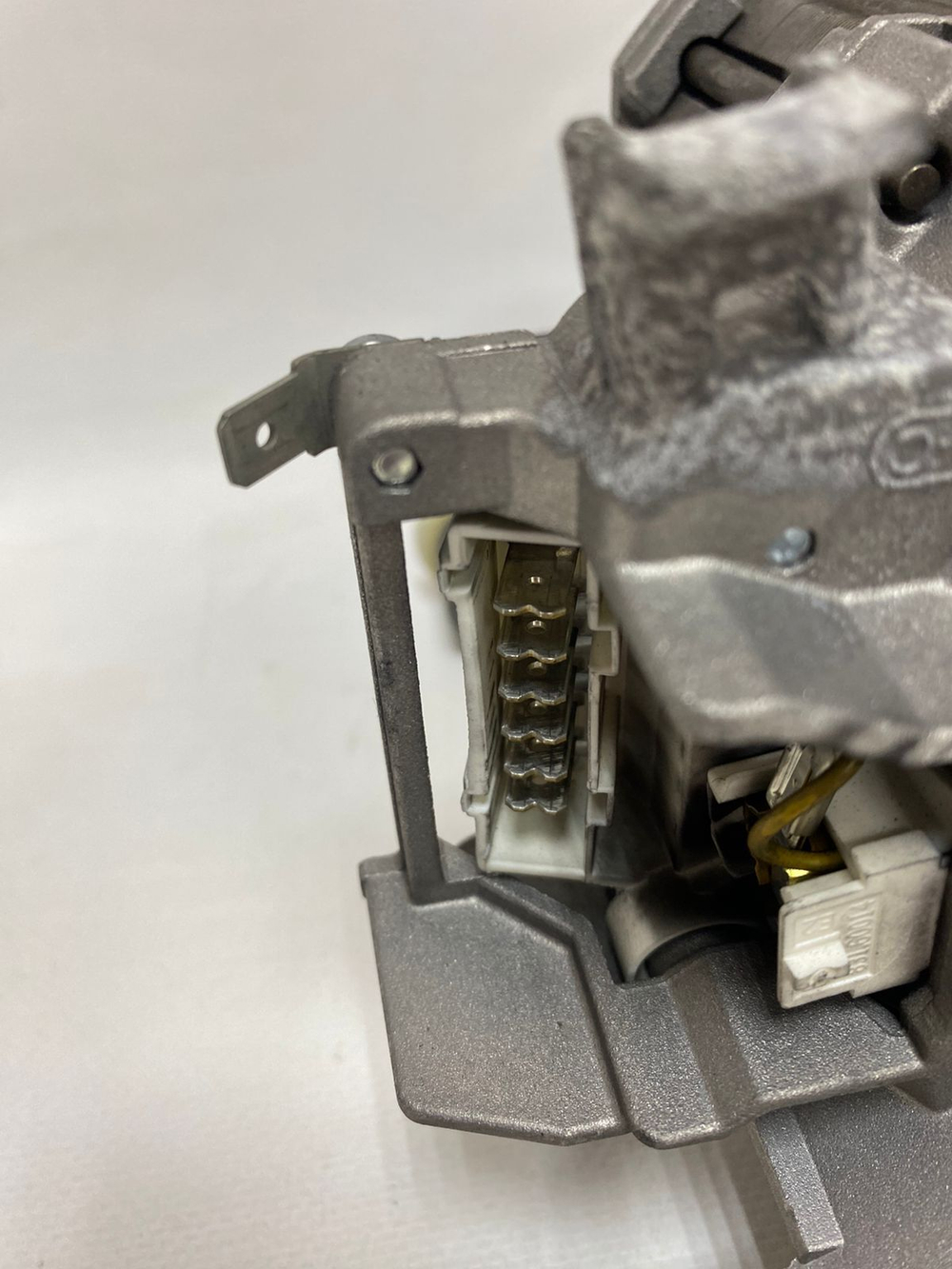 201.2 Двигатель Bosch Siemens 142369, 9000040213 00145546 9000040214 -6 контактов б\у