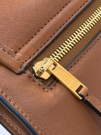 Сумка CELINE SOFT TRIOMPHE BESACE IN SUPPLE SHINY LAMBSKIN