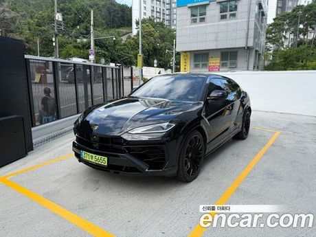 Lamborghini Urus 4.0 V8 SE — 2025