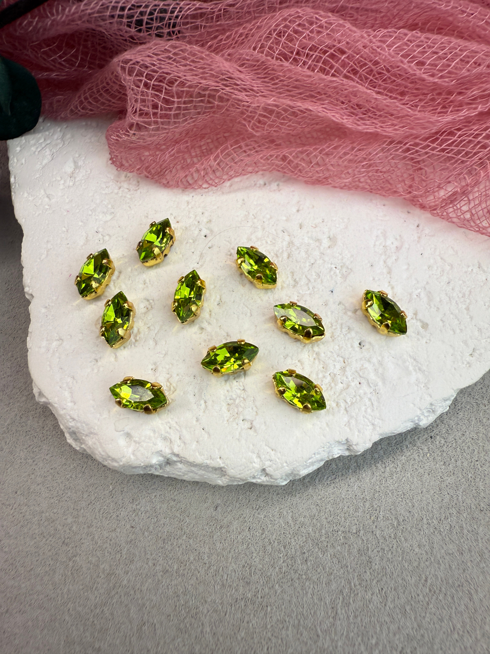 Наветт Navette 8*4 мм, Peridot
