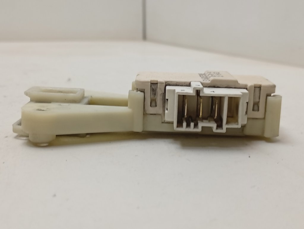 IWUE4105CIS кт64 Блокировка люка для стиральной машины Indesit IWUE4105CIS б/у