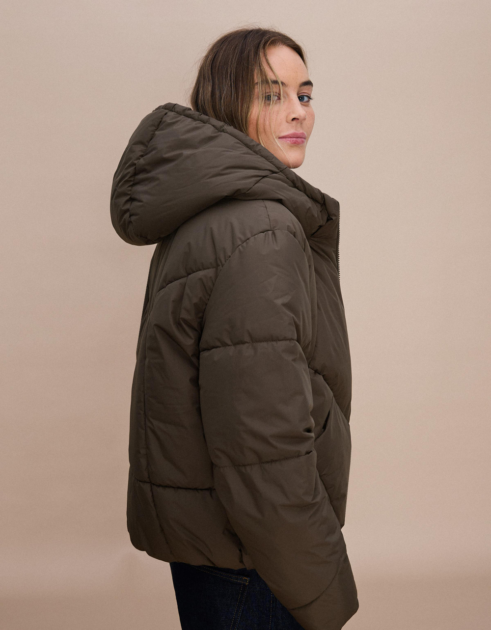 Женская стеганая куртка с капюшоном - BERSHKA