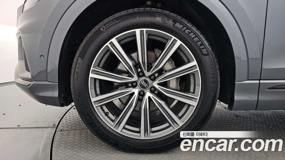 Audi Q8 55 TFSI Quattro Premium — 2021