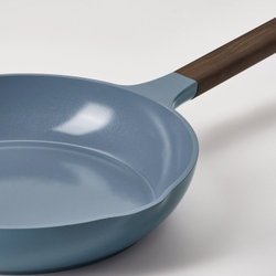 IKEA KLIPPFISK  (ИКЕА КЛИППФИСК)  -  Сковорода с антипригарным покрытием/дерево, тёмный серо-синий, 24 см