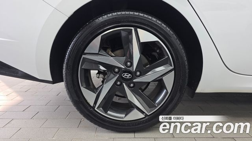 Hyundai AVANTE 1.6 — 2021