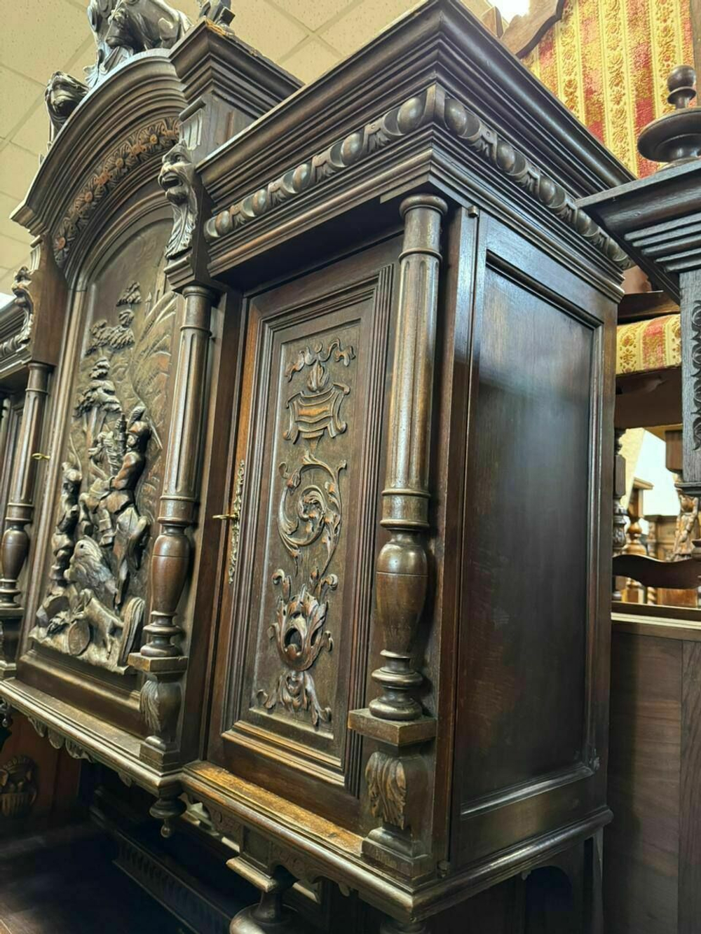 Старинный буфет