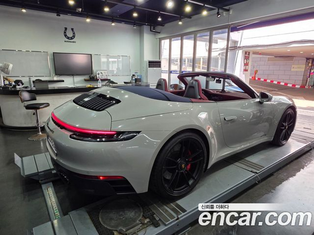 Porsche 911 Carrera 4 GTS Cabriolet — 2023