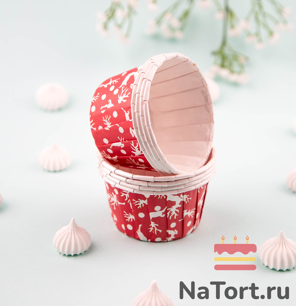 Формы бумажные с ламинацией «Маффин» 50х40 мм (Красные с оленями) 100 шт