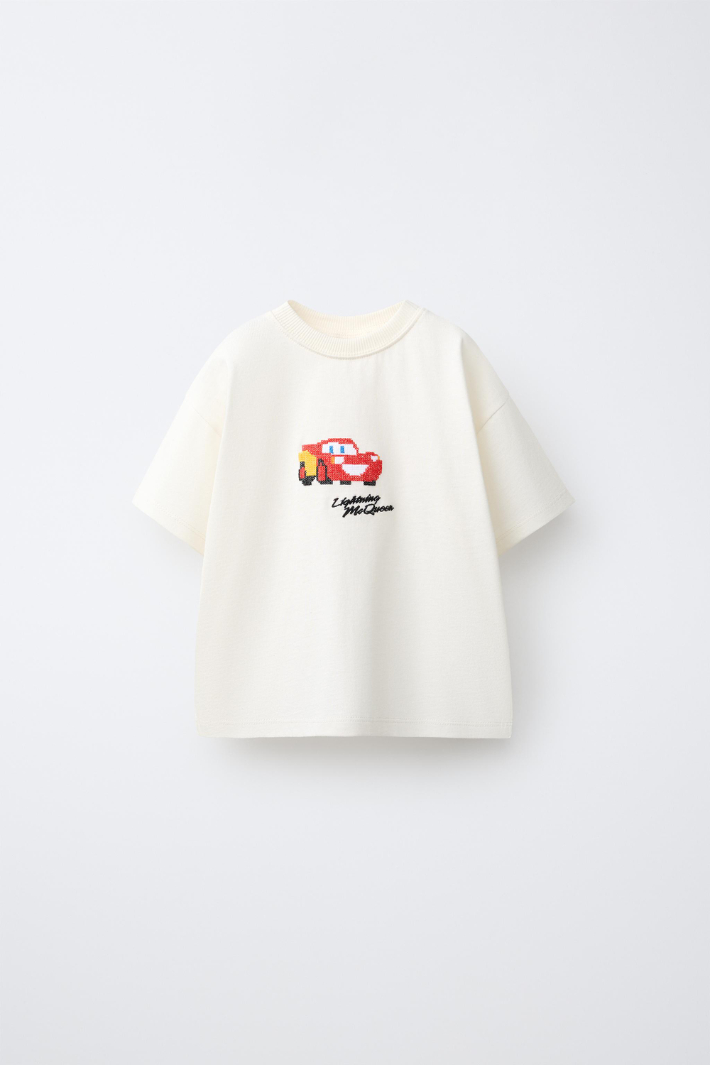 ZARA ФУТБОЛКА С ВЫШИВКОЙ КРЕСТИКОМ CARS LIGHTNING MCQUEEN © DISNEY/PIXAR, ЖЕЛТОВАТО-БЕЛЫЙ