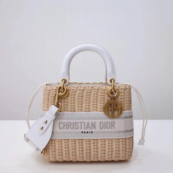 Сумка Dior Lady Dior, модель среднего формата бежевый
