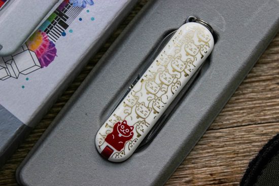 Victorinox 0.6223.L2106 Lucky Cat