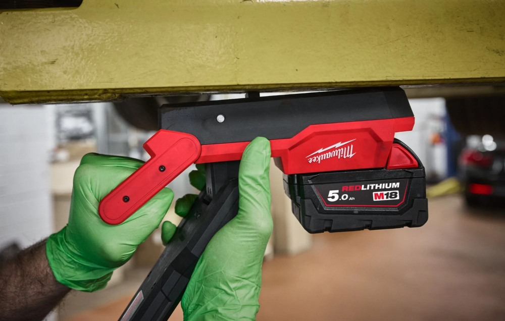 Аккумуляторный светодиодный фонарь Milwaukee с изменяемым углом наклона M18 ABL-0 4933498147