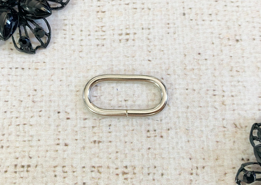 Рамка металлическая овальная, ш. 2,5 см, никель