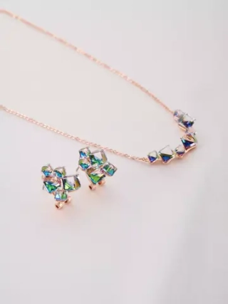 Колье дуга Мираж с зелеными кристаллами Swarovski