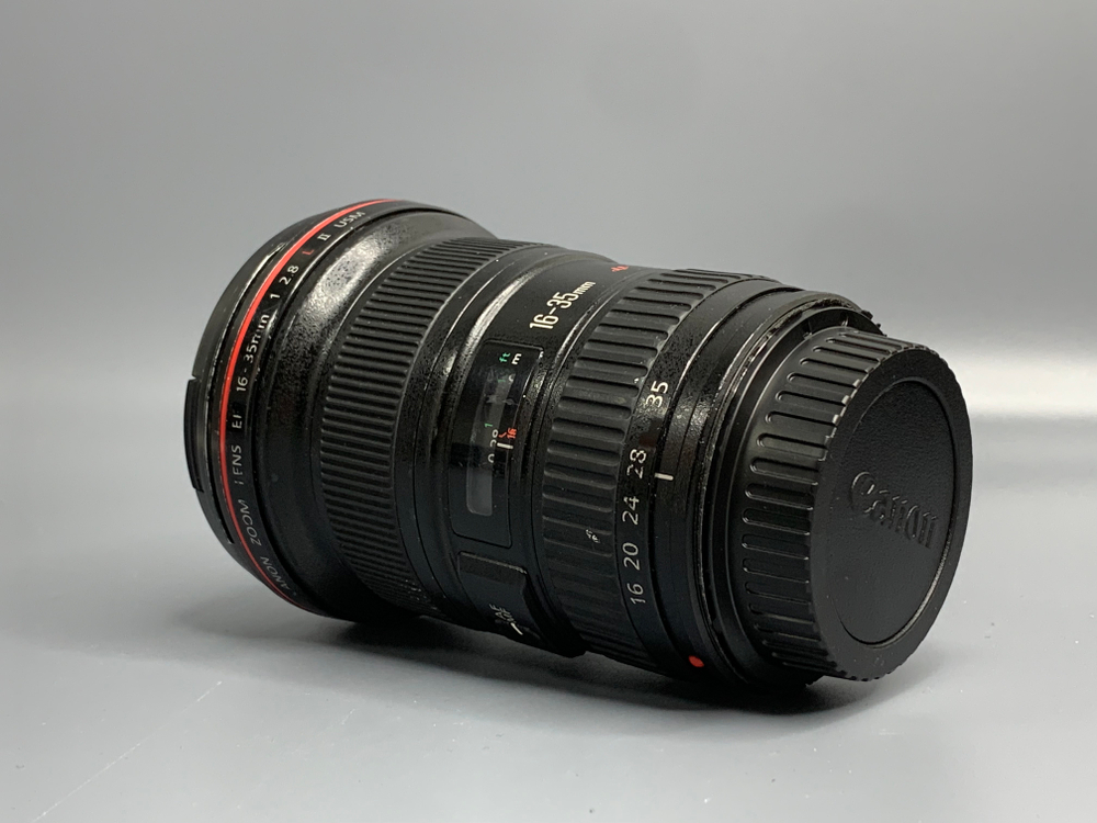 Canon EF 16-35mm 2.8L II USM царапины на линзе