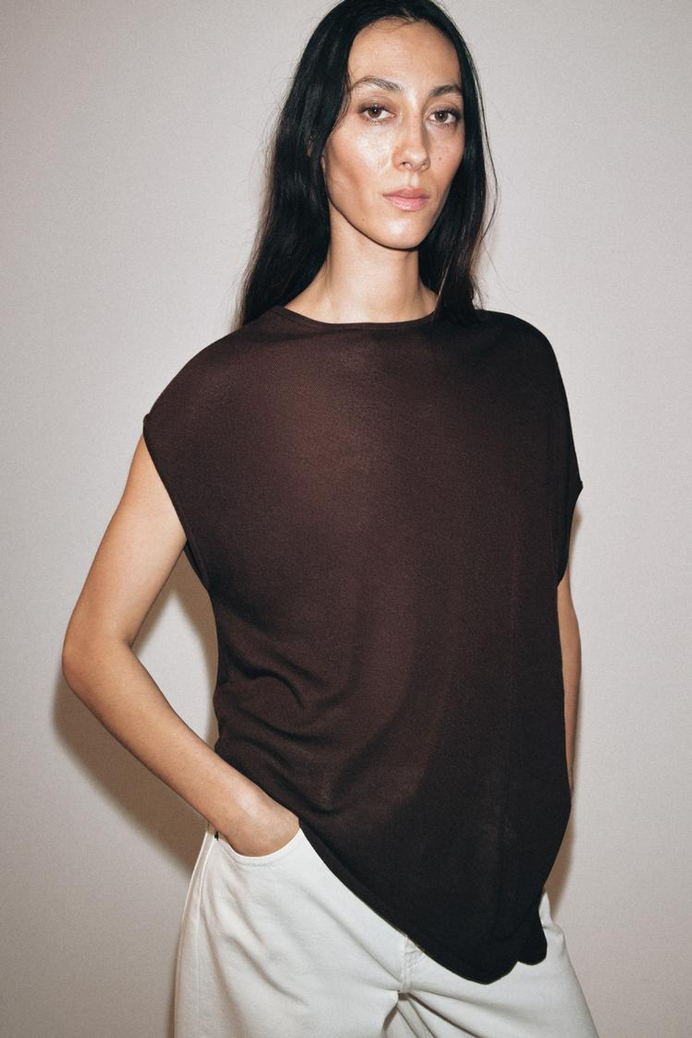 ZARA ТРИКОТАЖНЫЙ ТОП АСИММЕТРИЧНОГО КРОЯ, КОРИЧНЕВЫЙ