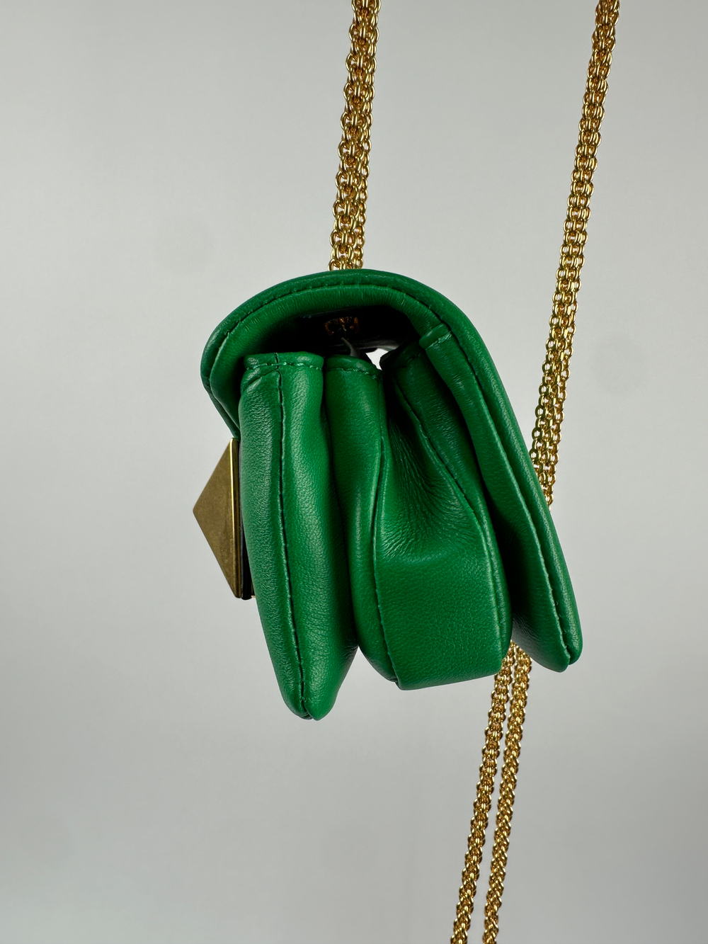 Сумка Valentino Garavani Green Micro One Stud