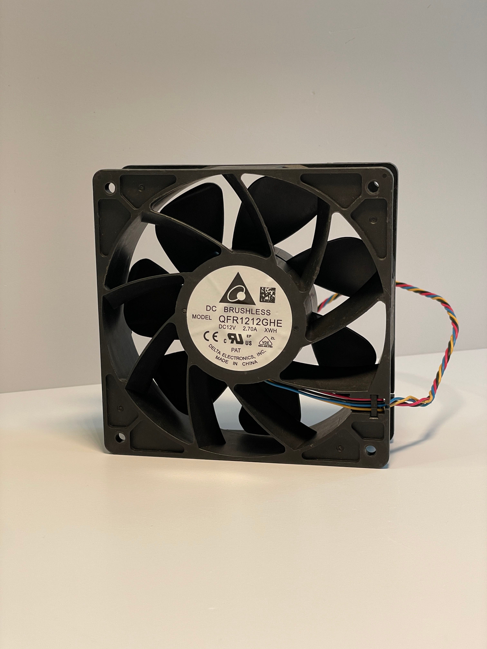 2 шт. Кулер DELTA 120 мм для корпуса ПК, 2,7 А / 4-pin / Кулер снят с рабочего оборудования