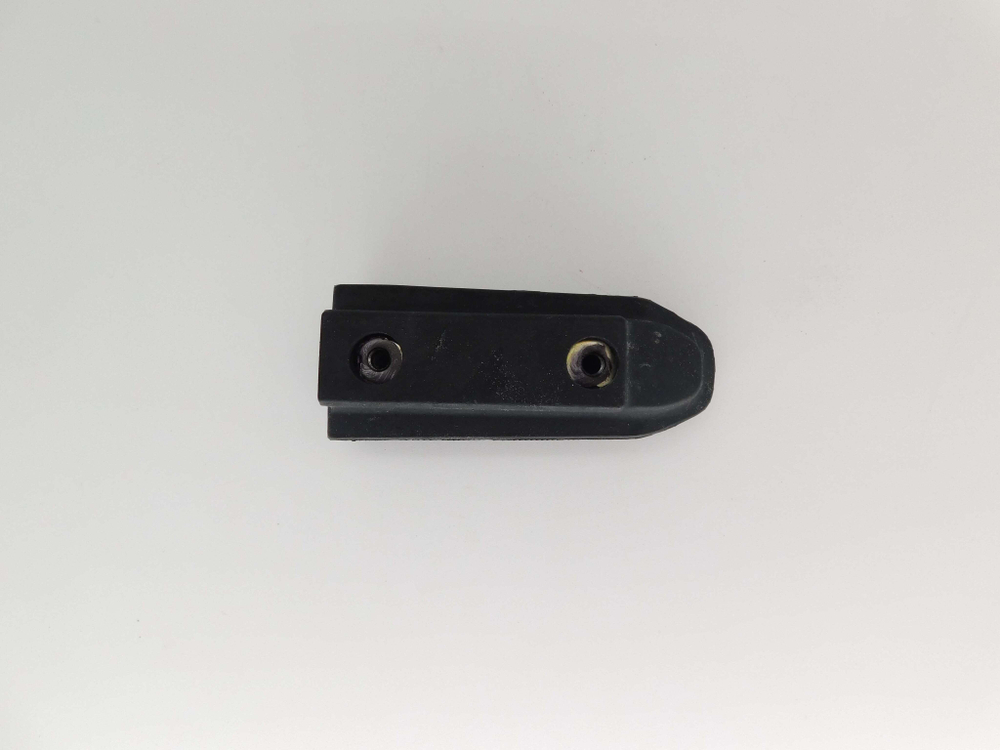 накладка подножки водителя Suzuki Boulevard M109R GSX1300 GSF1250 43550-44G00-000