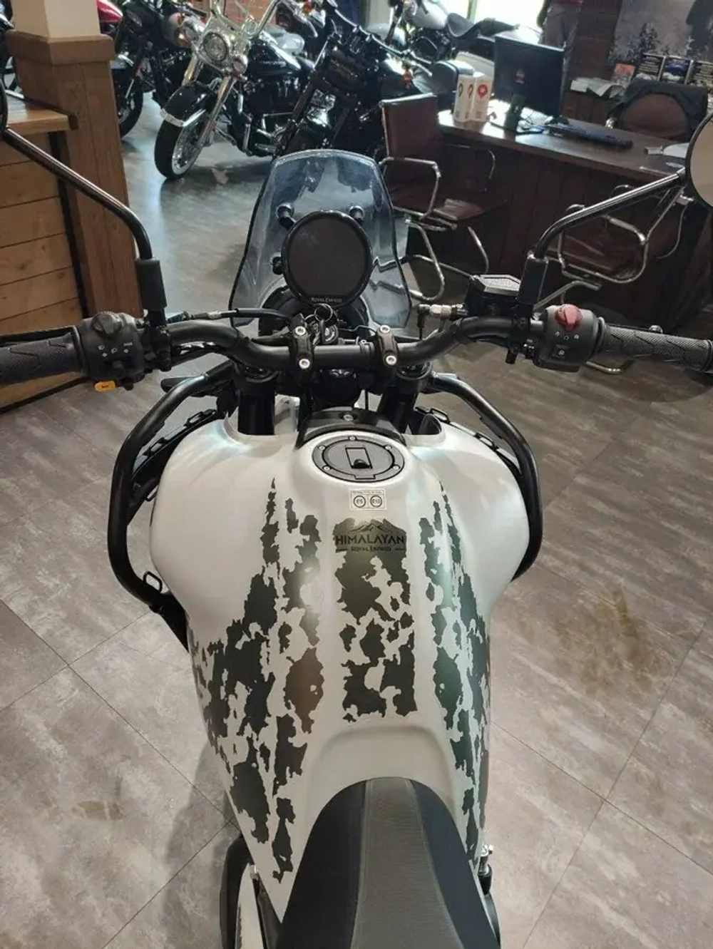 Royal Enfield Himalayan 450 Kamet White (бескамерные шины), 2024 (1 743 км)