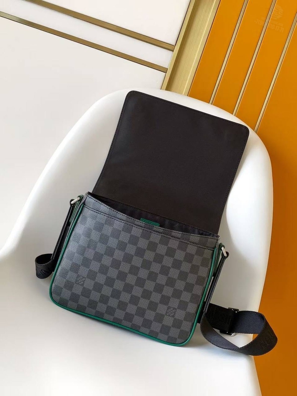 Сумка через плечо Louis Vuitton District