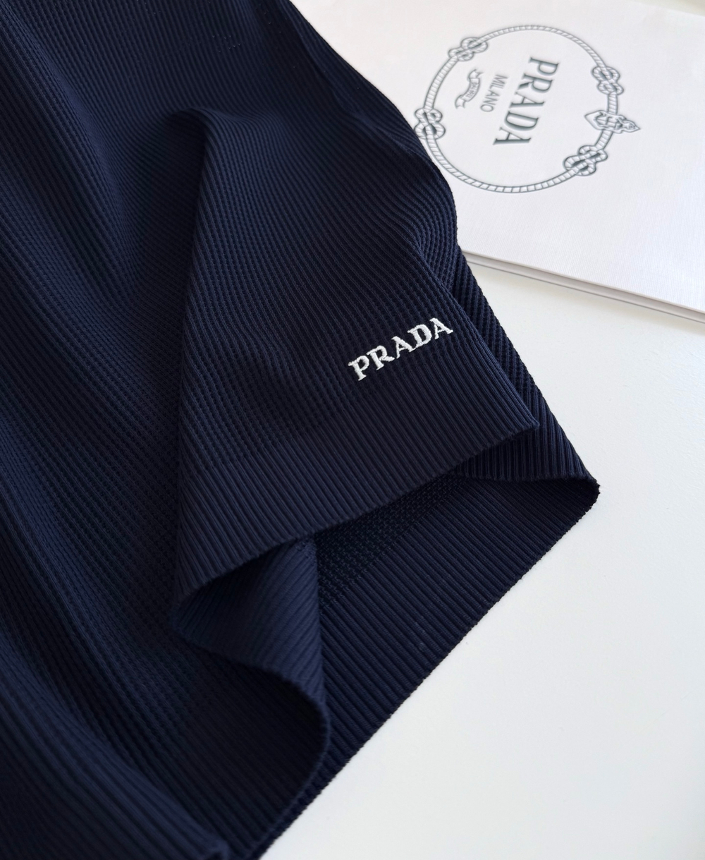 Мужское поло Prada — тёмно-синее с контрастной отделкой — фото 6
