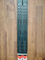 Беговые лыжи STC ULTRA MAX SKATE c установленной платформой NIS (2026/2027)