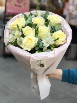 Букеты из белых роз