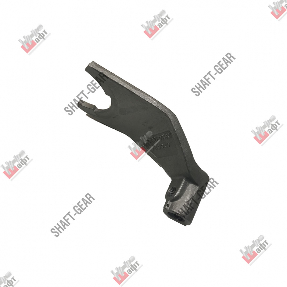 7DS180-1702058 - Вилка переключения передач на КПП