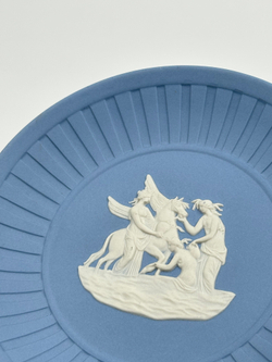 Тарелка декоративная Wedgwood голубая