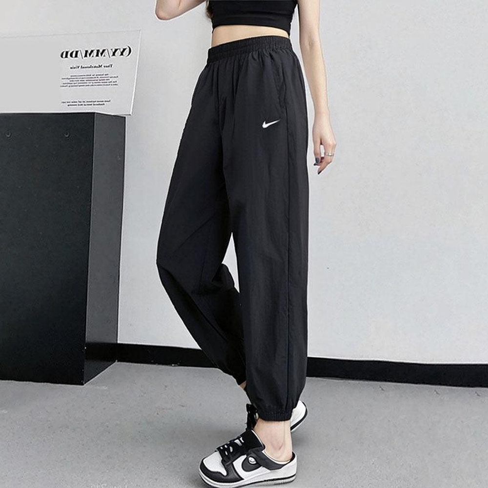FV7669-010 Nike Спортивные брюки Essence