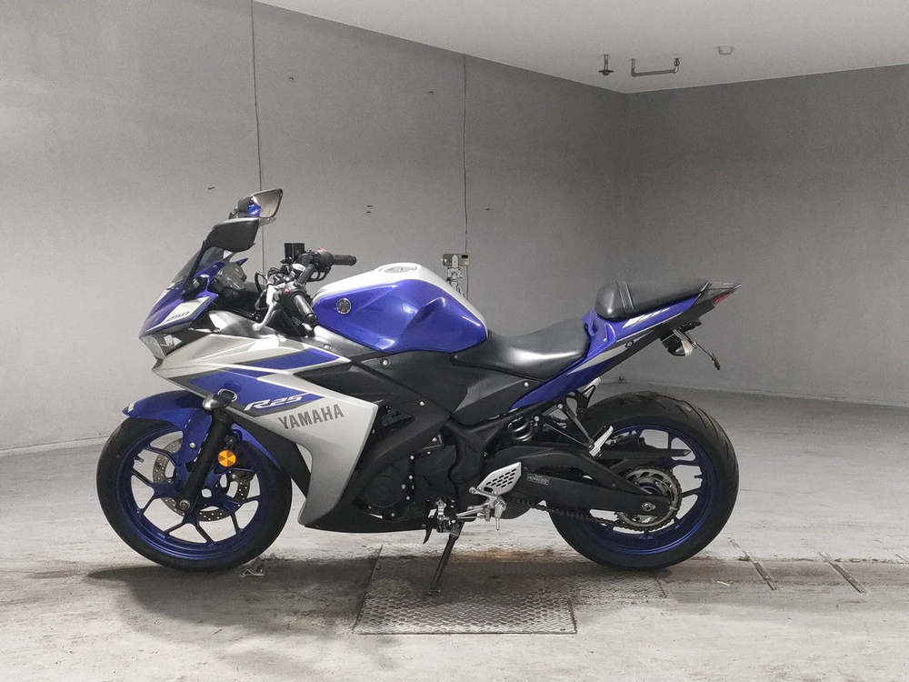 Yamaha YZF-R25 2015