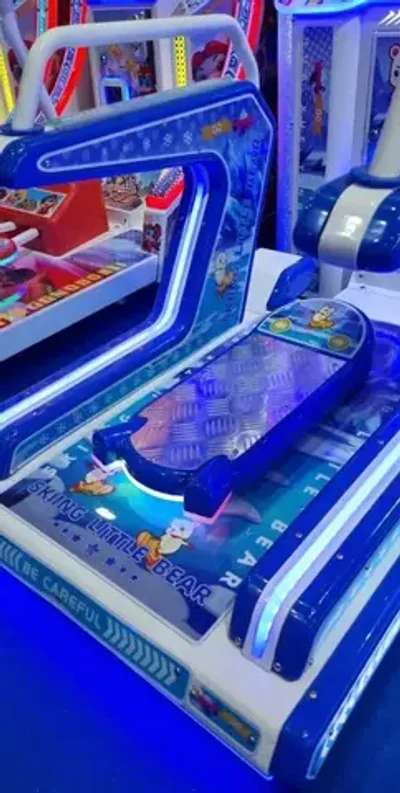 Детский игровой автомат гонки сноуборд «Снежный мишка»