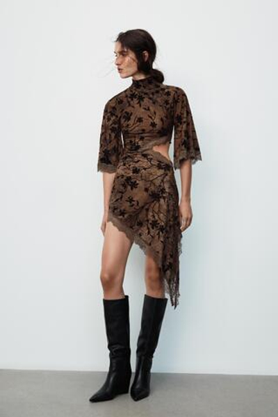 МИНИ-ПЛАТЬЕ ИЗ ФЛОКИРОВАННОЙ ТКАНИ С РАЗРЕЗОМ — ZARA