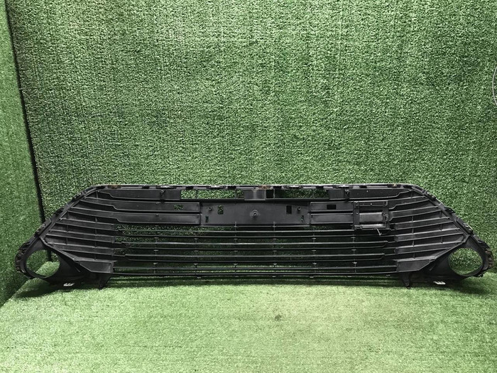 Решетка переднего бампера Toyota Camry xv50 14-17