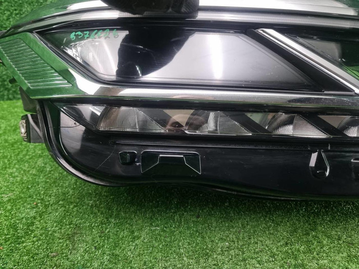 Фара правая VW Touareg 3 (2018-2023) LED