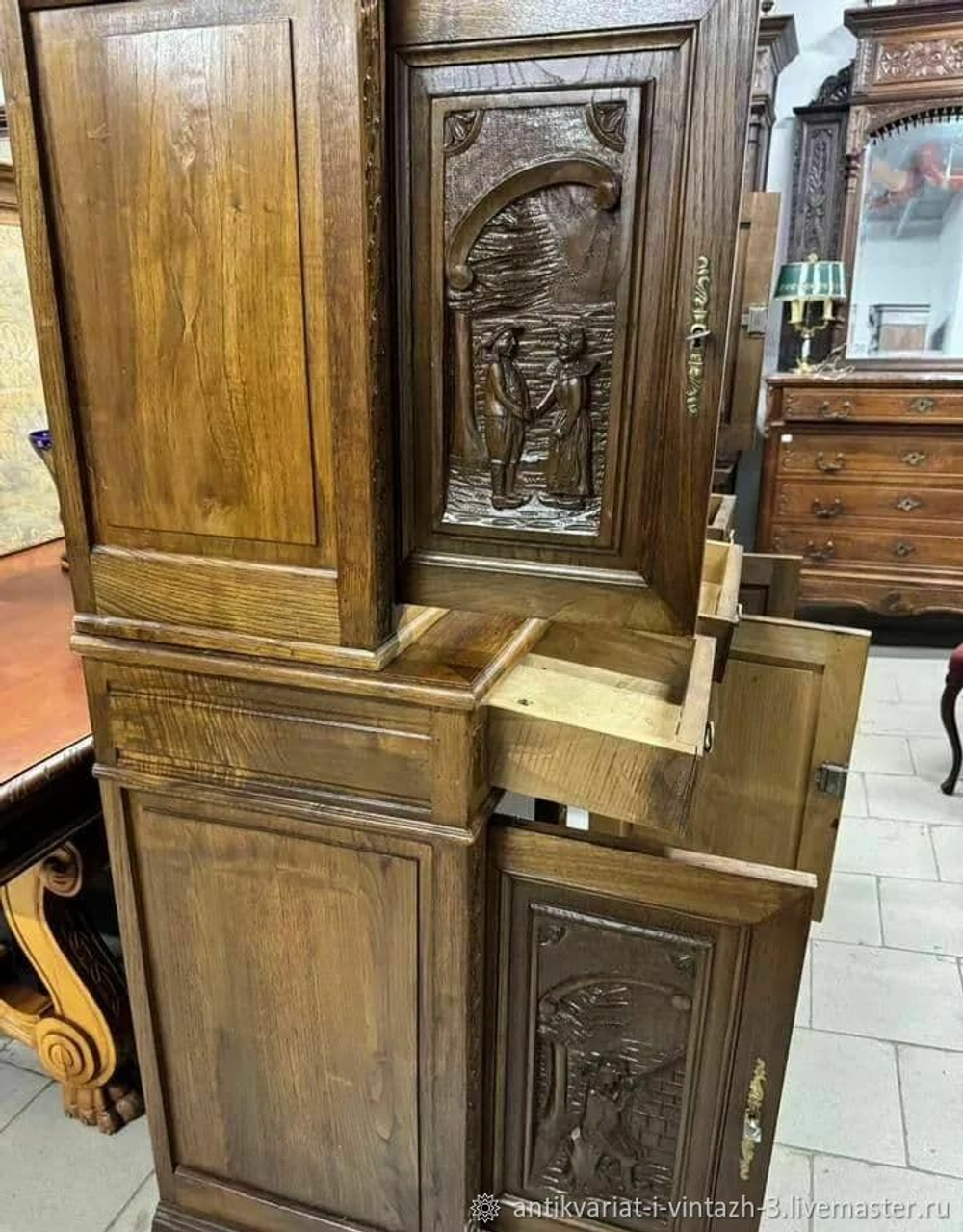 Старинный буфет Бретонь
