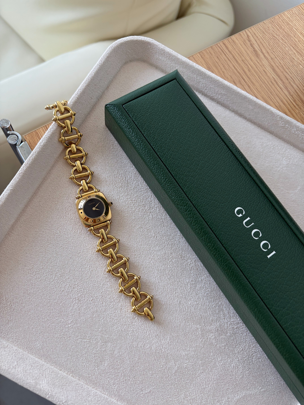 Часы Gucci (представлены только онлайн)